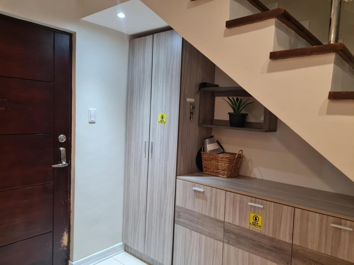 Huge Condo Unit Near Burgos Circle, St Lukes, Shangri-La - P Hamptons T1 Makati City ภายนอก รูปภาพ